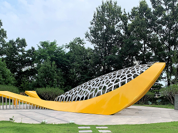 Yellow and metal sculpture